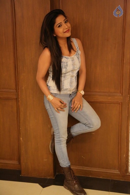 Sakshi Agarwal Photos - 19 / 20 photos