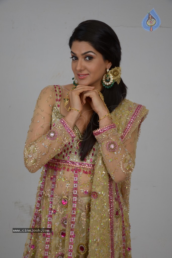 Sakshi Choudary Hot Gallery - 26 / 127 photos