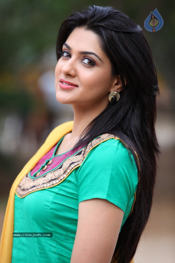 Sakshi Choudary Photos - 15 / 67 photos