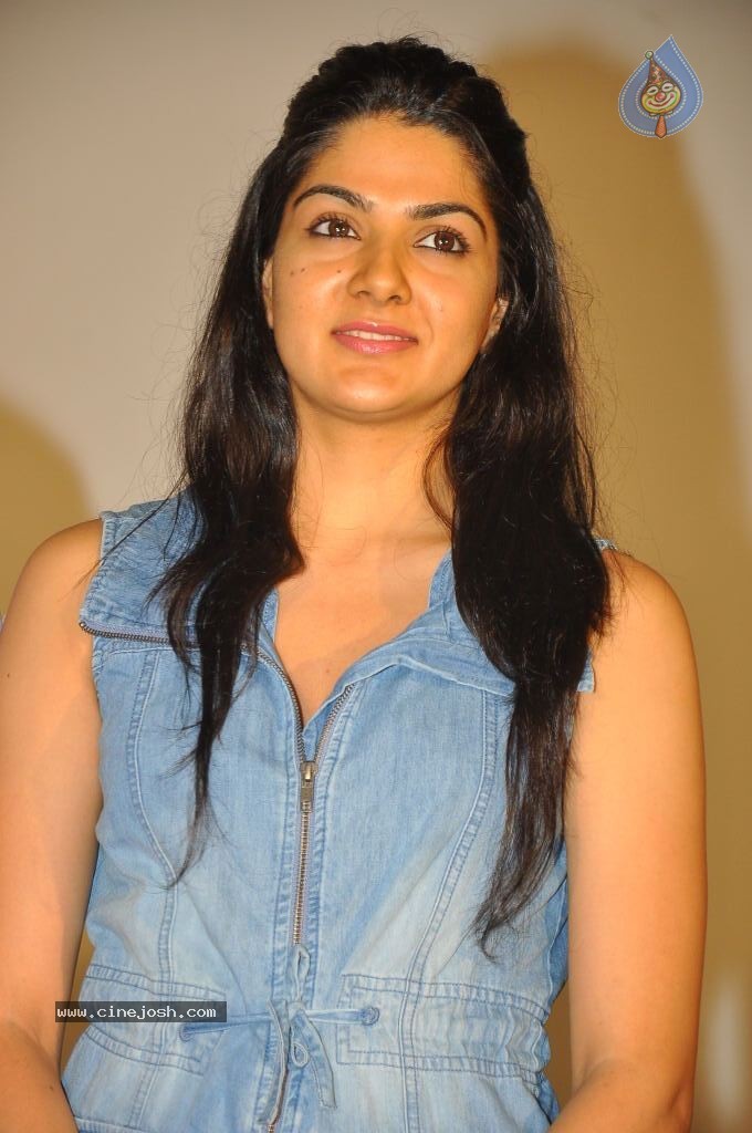 Sakshi Choudary Stills - 35 / 141 photos