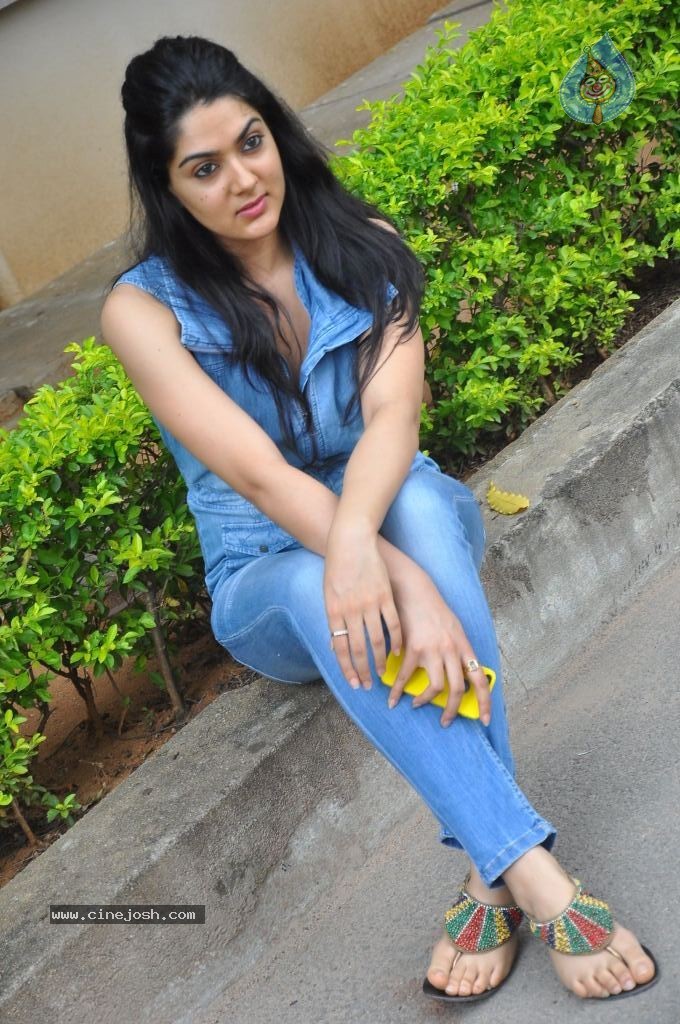 Sakshi Choudary Stills - 72 / 141 photos