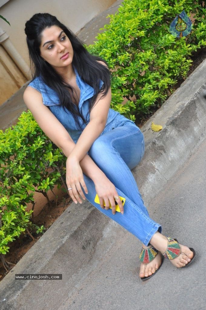 Sakshi Choudary Stills - 91 / 141 photos