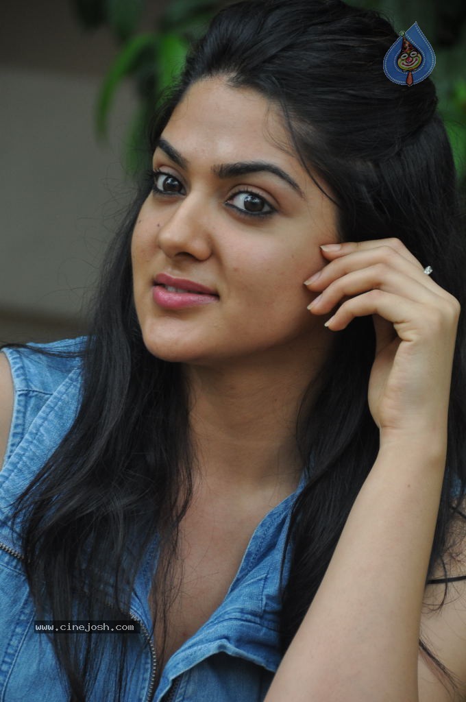 Sakshi Choudary Stills - 113 / 141 photos