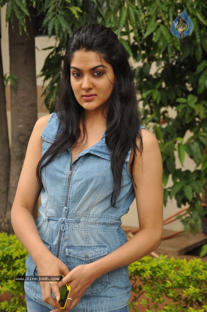 Sakshi Choudary Stills - 125 / 141 photos