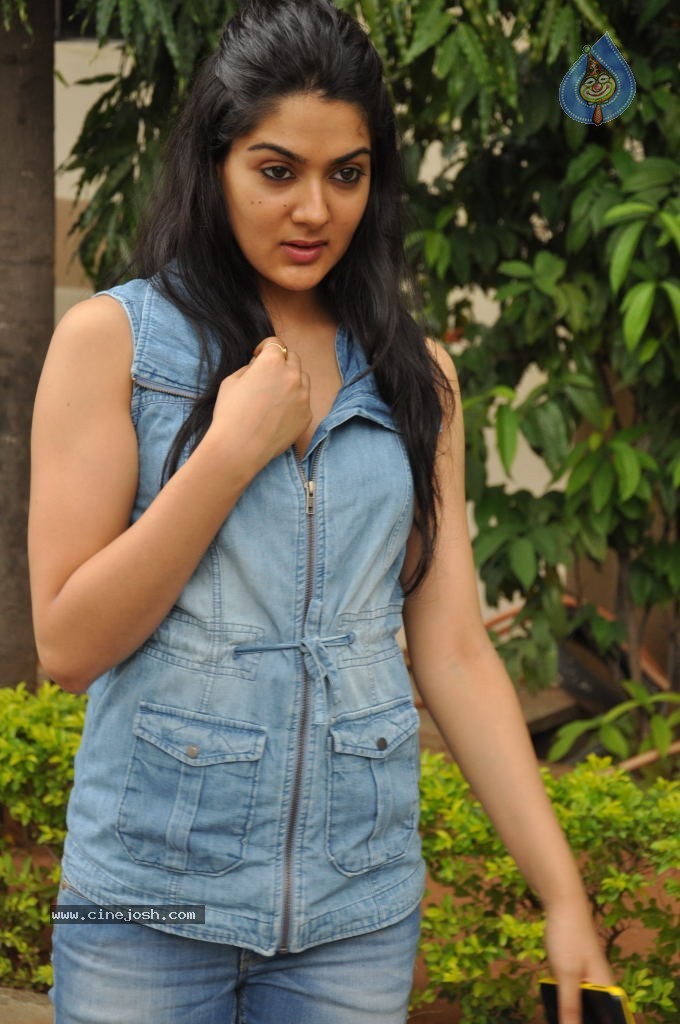 Sakshi Choudary Stills - 131 / 141 photos