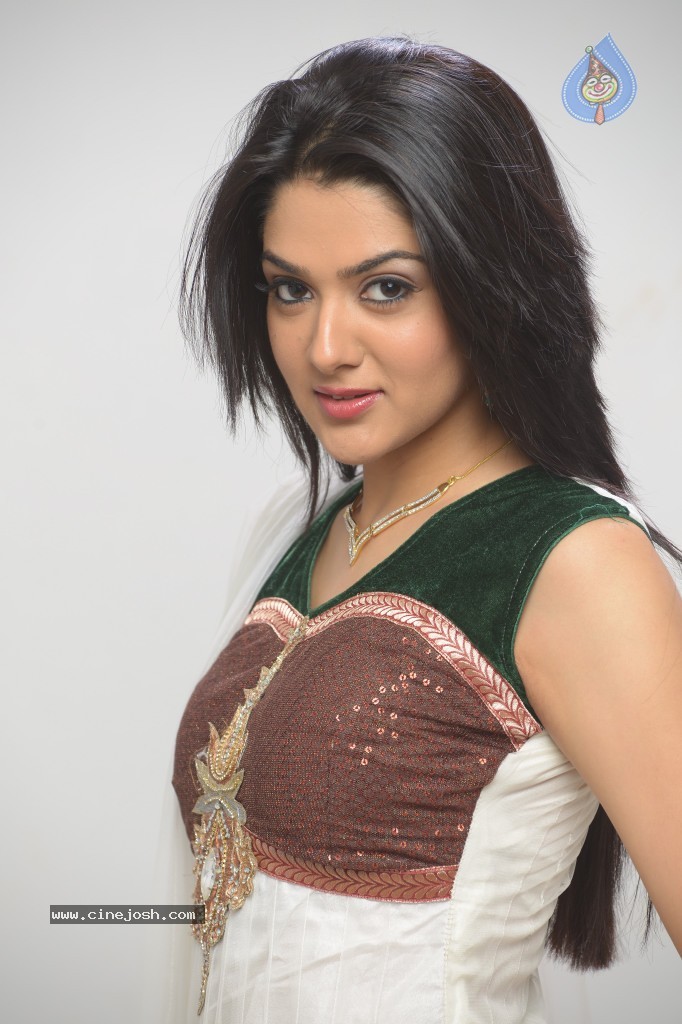 Sakshi Choudhary Gallery - 27 / 80 photos