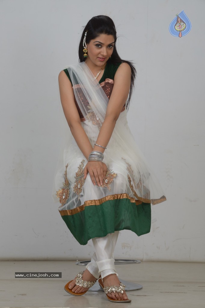 Sakshi Choudhary Gallery - 29 / 80 photos