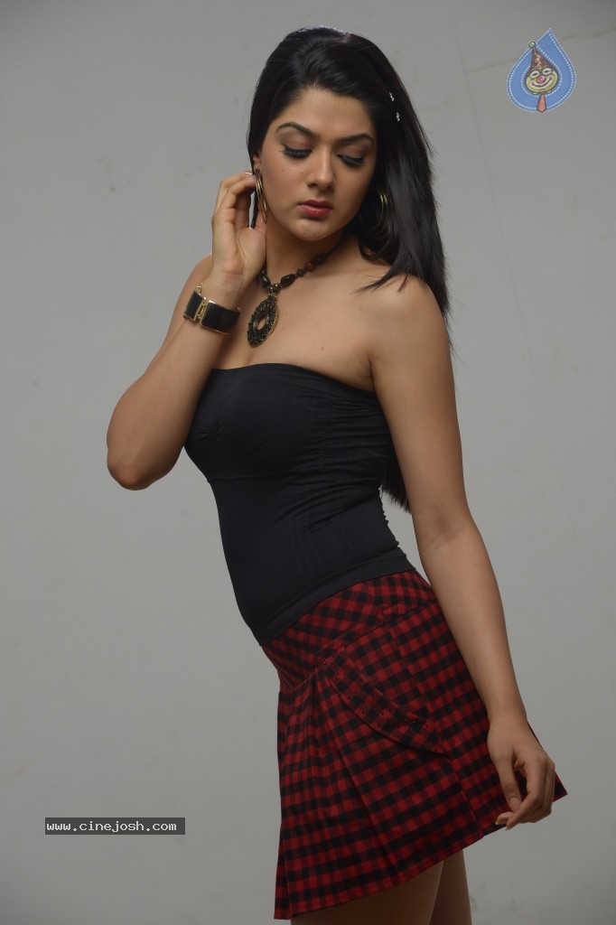 Sakshi Choudhary Hot Gallery - 2 / 40 photos