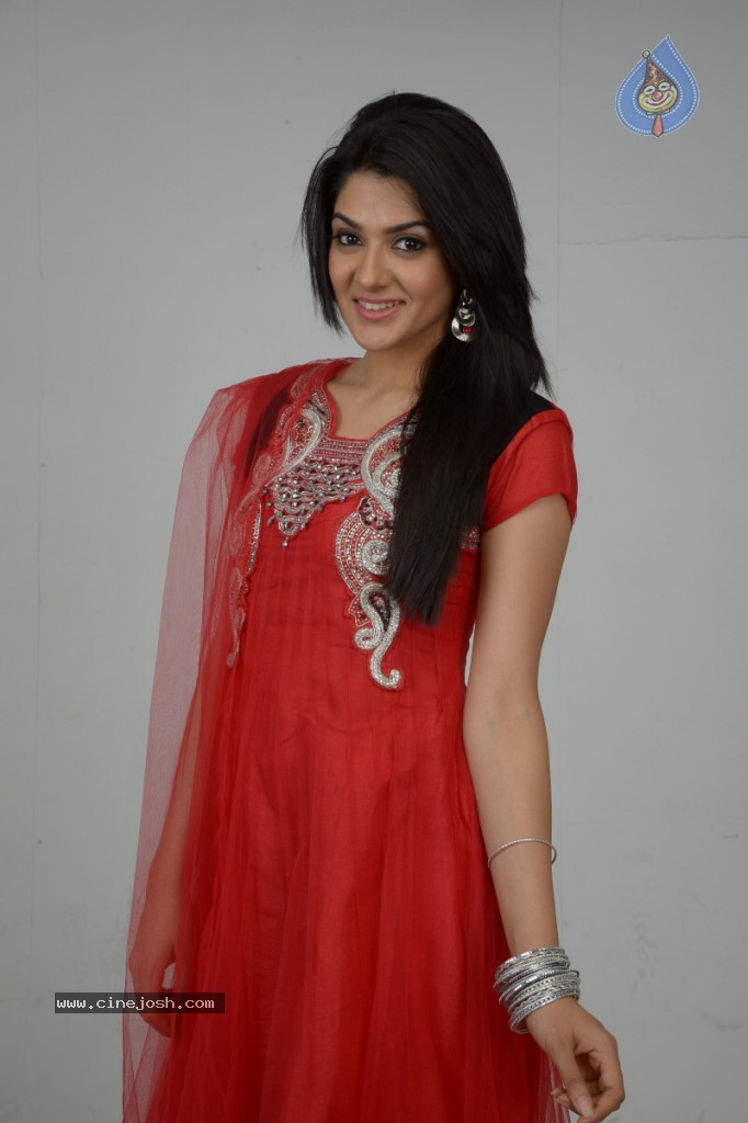 Sakshi Choudhary New Stills - 24 / 63 photos