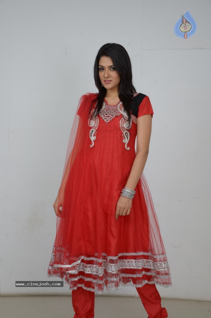 Sakshi Choudhary New Stills - 32 / 63 photos