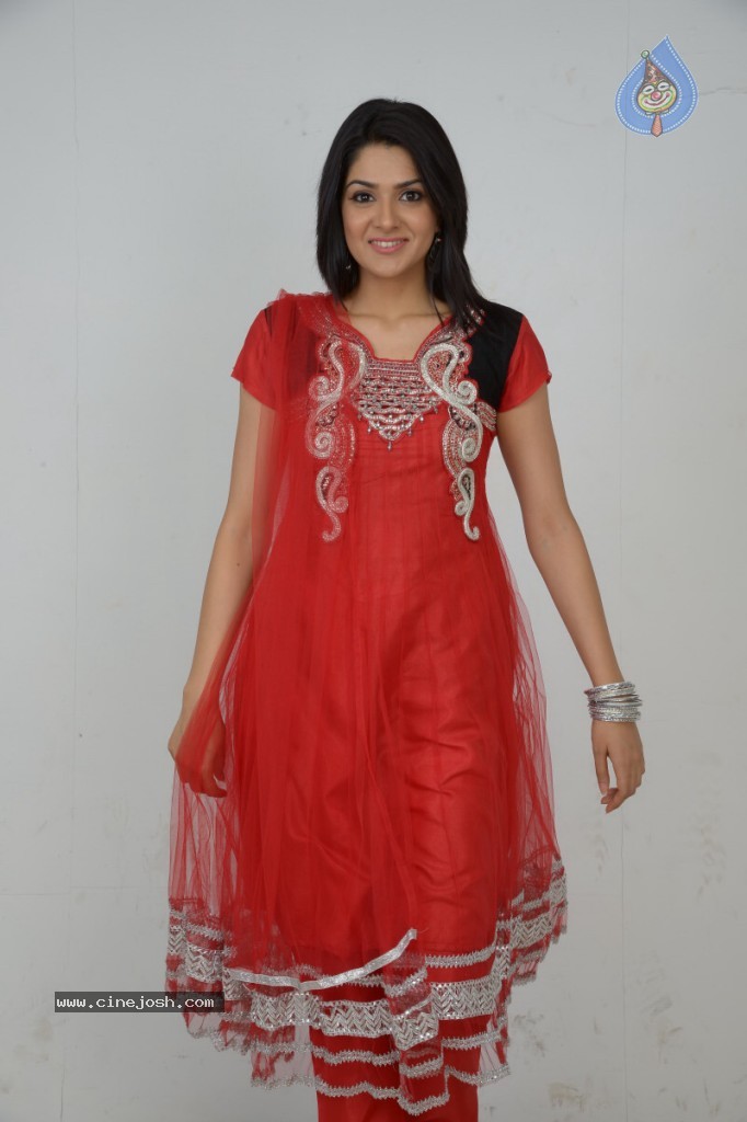 Sakshi Choudhary New Stills - 34 / 63 photos
