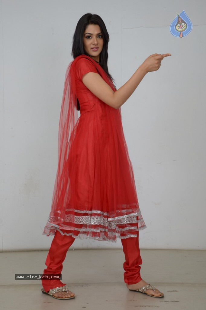 Sakshi Choudhary New Stills - 42 / 63 photos