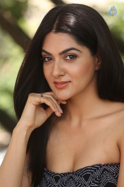 Sakshi Chowdary New Pics - 33 / 54 photos