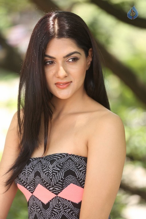 Sakshi Chowdary New Pics - 38 / 54 photos