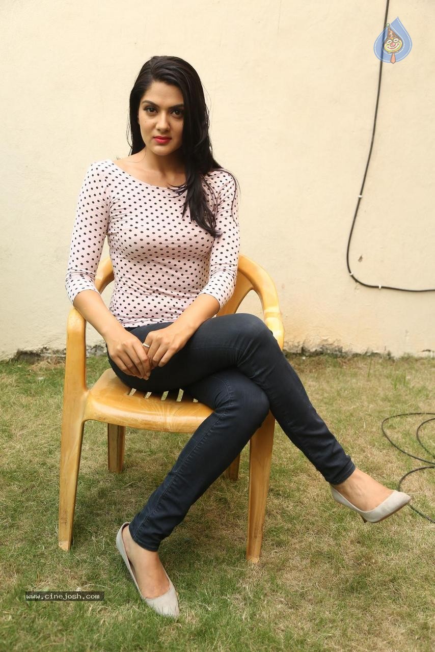 Sakshi Chowdhary New Photos - 8 / 85 photos