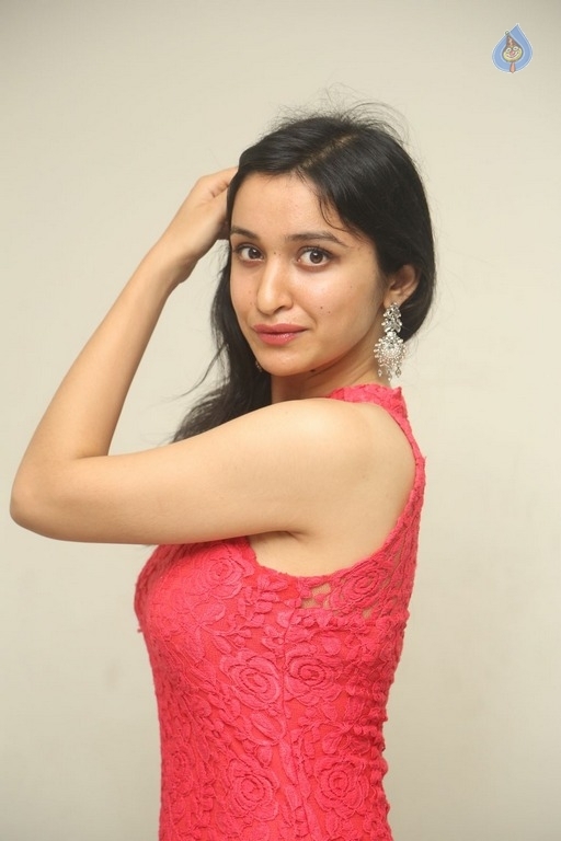 Sakshi Kakkar New Photos - 18 / 35 photos