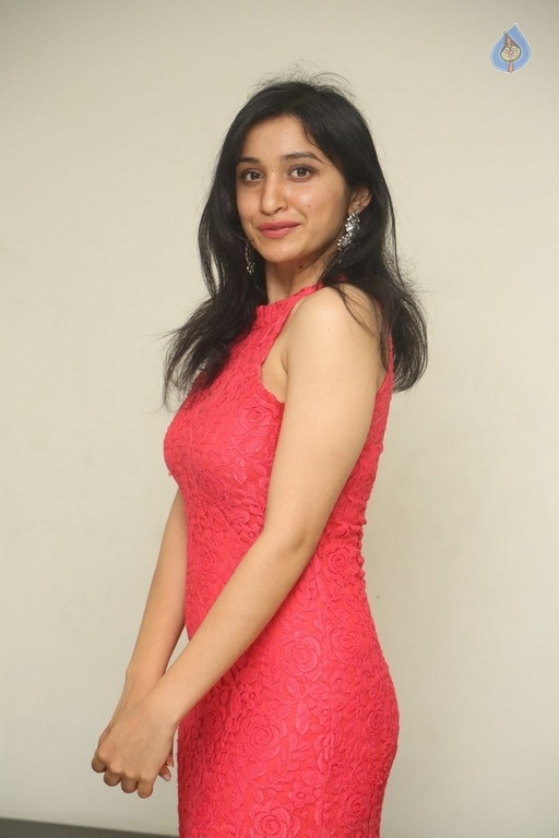 Sakshi Kakkar New Photos - 21 / 35 photos