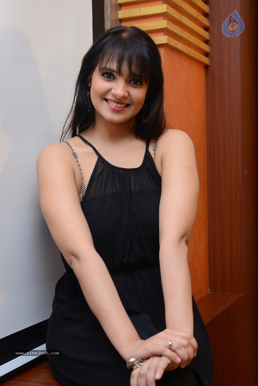 Saloni Latest Gallery - 2 / 60 photos