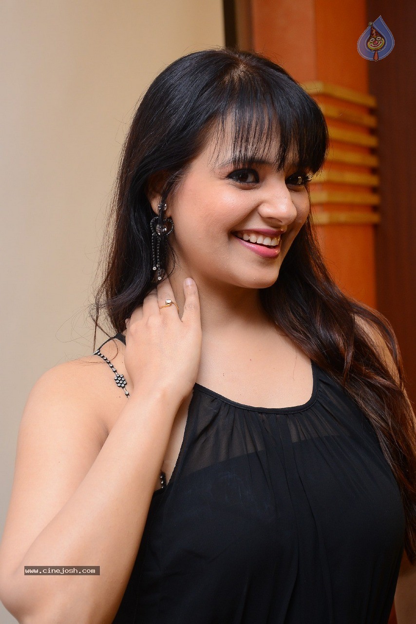 Saloni Latest Gallery - 5 / 60 photos