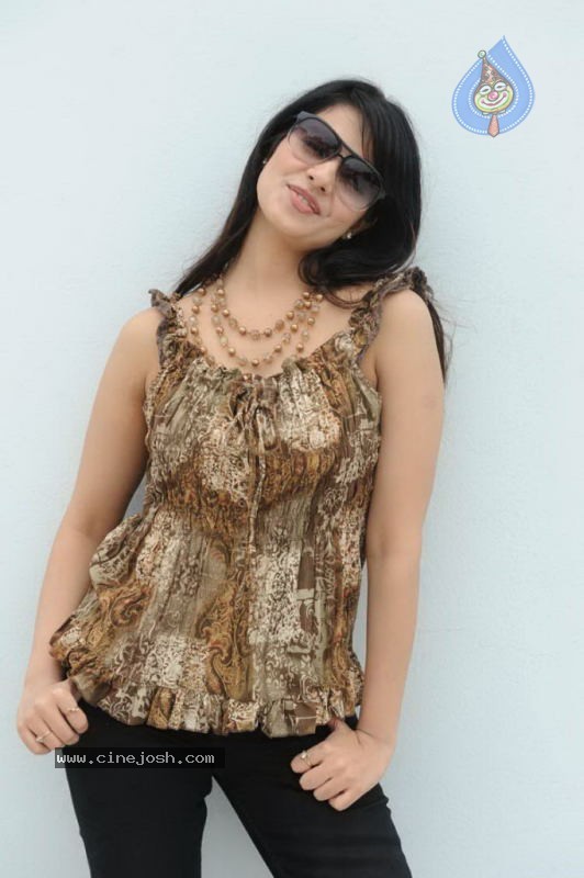 Saloni Latest Photos - 6 / 68 photos