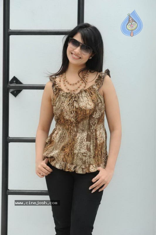 Saloni Latest Photos - 7 / 68 photos