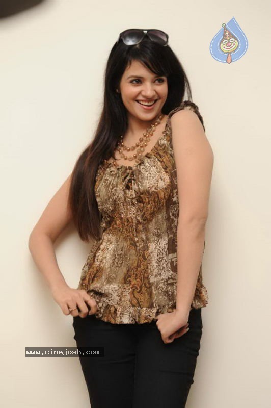 Saloni Latest Photos - 45 / 68 photos