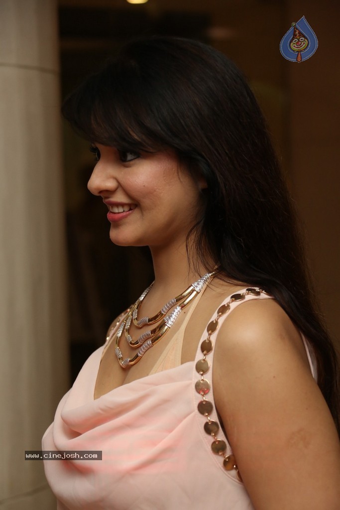 Saloni Latest Pics - 59 / 152 photos