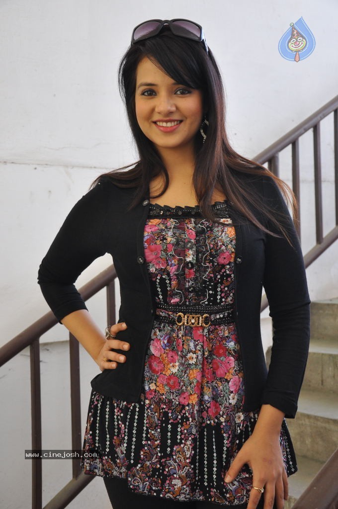 Saloni Latest Stills - 27 / 77 photos