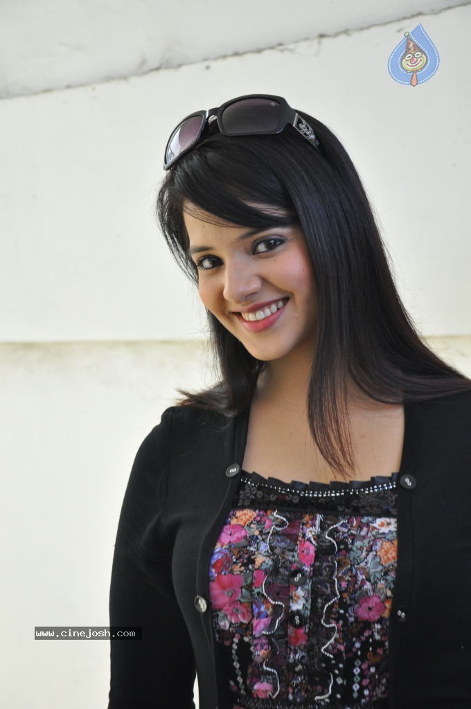 Saloni Latest Stills - 75 / 77 photos