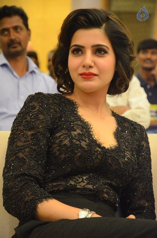 Samantha at A Aa Success Meet - 5 / 52 photos