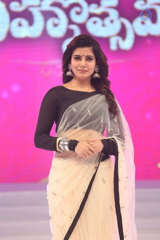 Samantha at Brahmotsavam Audio Launch - 21 / 50 photos
