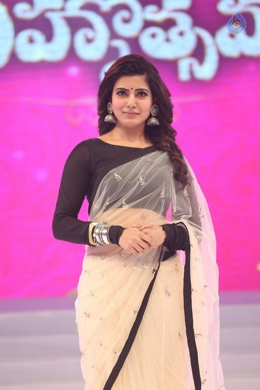Samantha at Brahmotsavam Audio Launch - 39 / 50 photos
