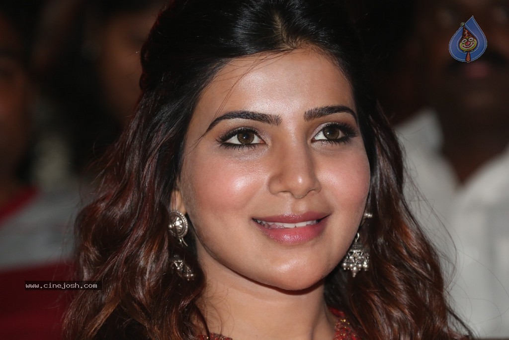 Samantha at Lovers Audio Launch - 17 / 128 photos