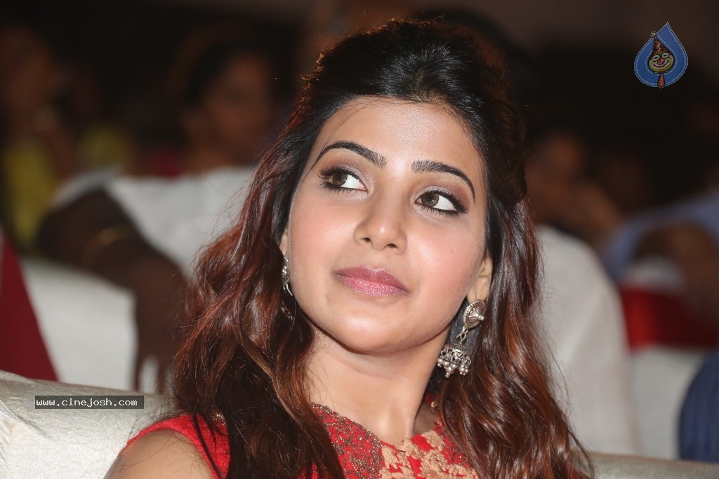 Samantha at Lovers Audio Launch - 26 / 128 photos