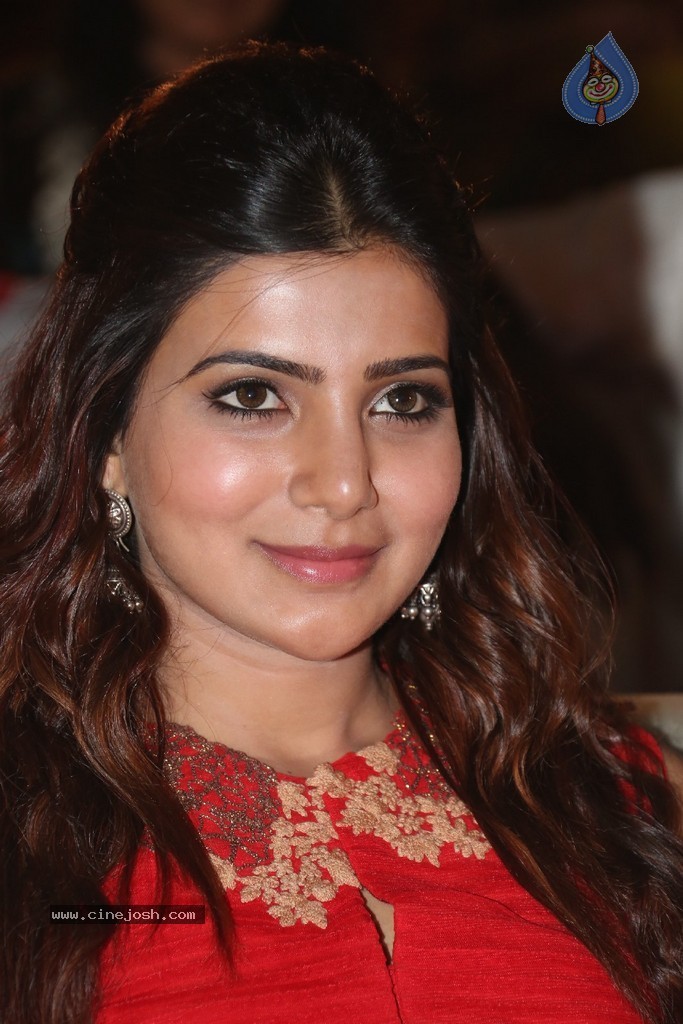 Samantha at Lovers Audio Launch - 74 / 128 photos
