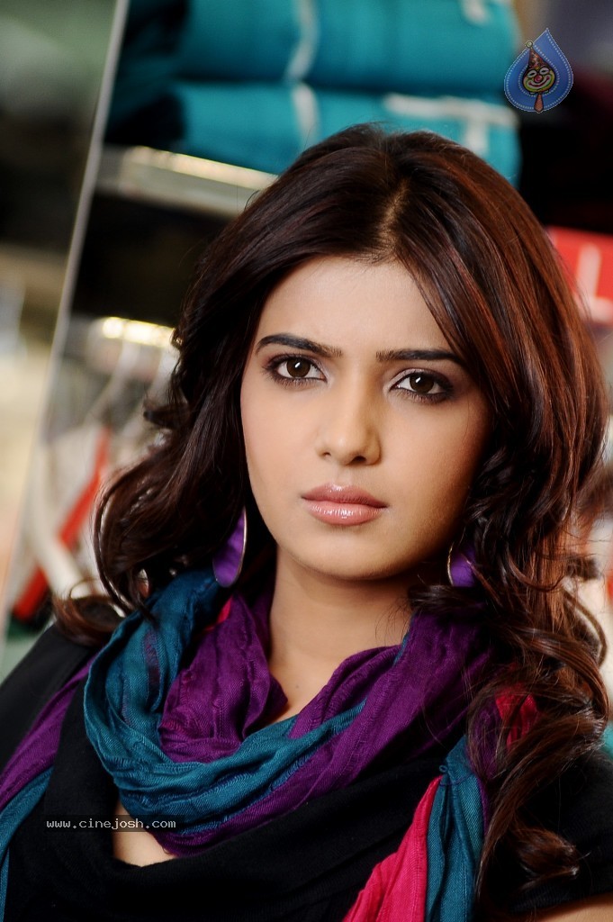 Samantha Hot Photo Gallery - 68 / 145 photos