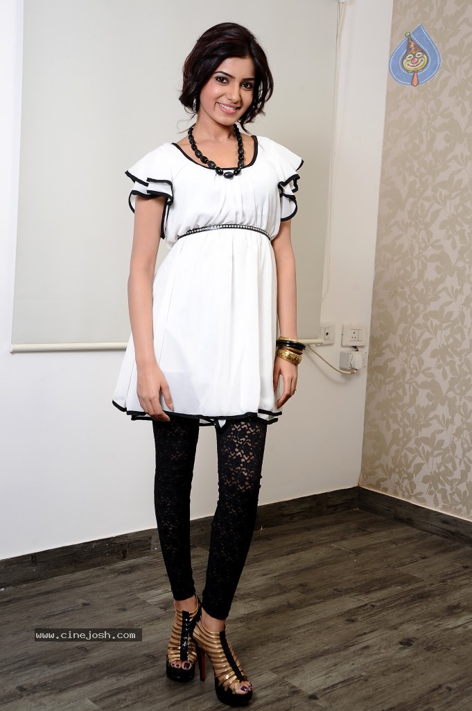 Samantha Hot Photo Gallery - 139 / 145 photos