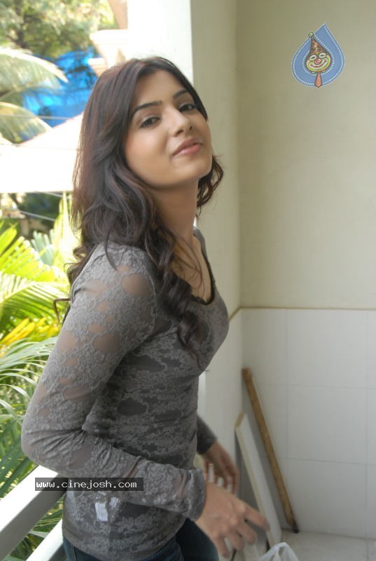 Samantha New Stills - 33 / 89 photos