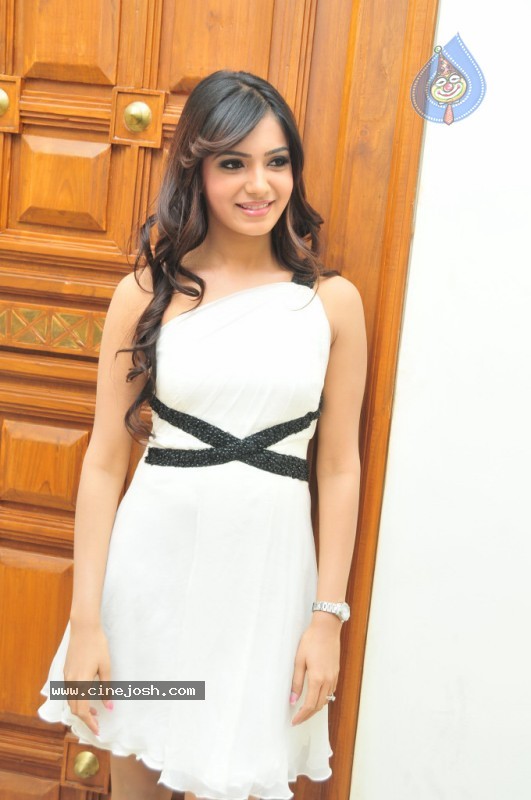 Samantha Stills - 6 / 39 photos