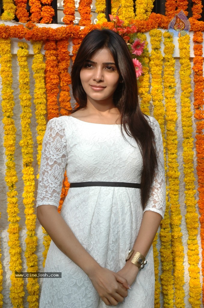 Samantha Stills - 8 / 22 photos