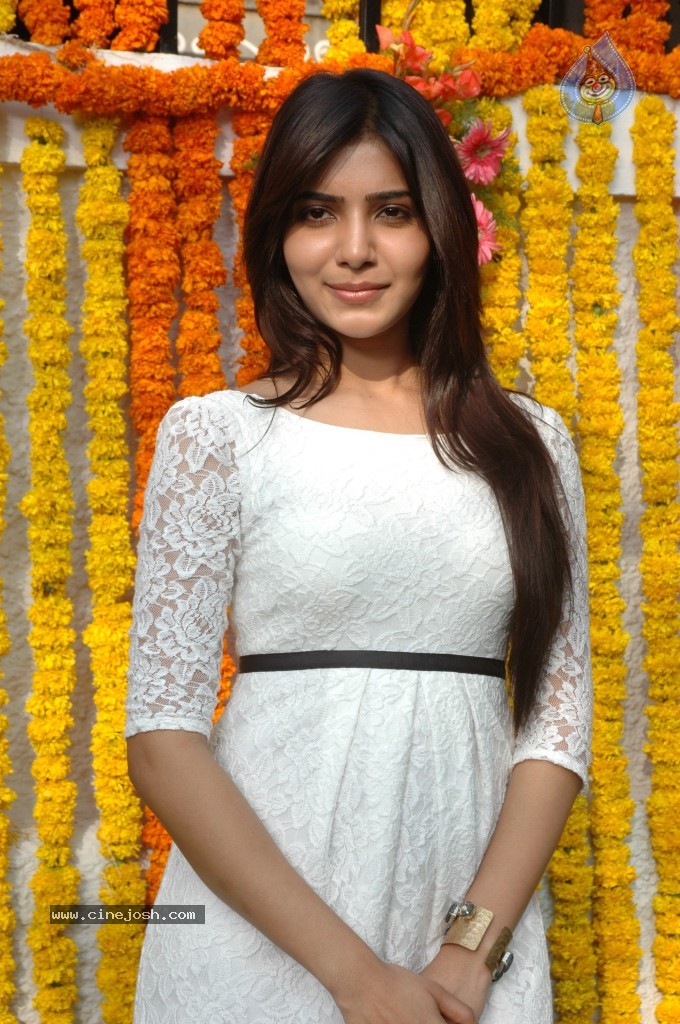 Samantha Stills - 16 / 22 photos