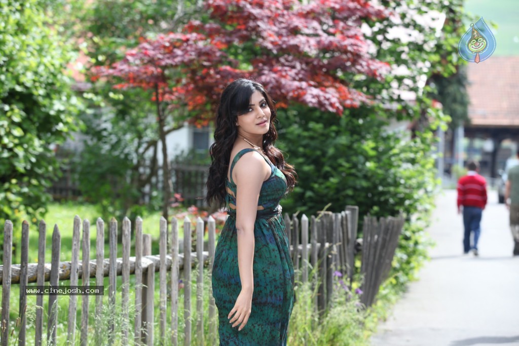 Samantha Stills - 2 / 18 photos