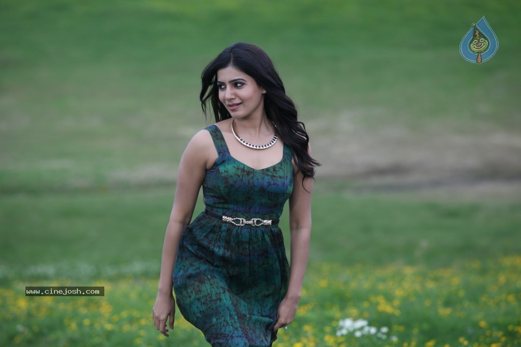 Samantha Stills - 11 / 18 photos