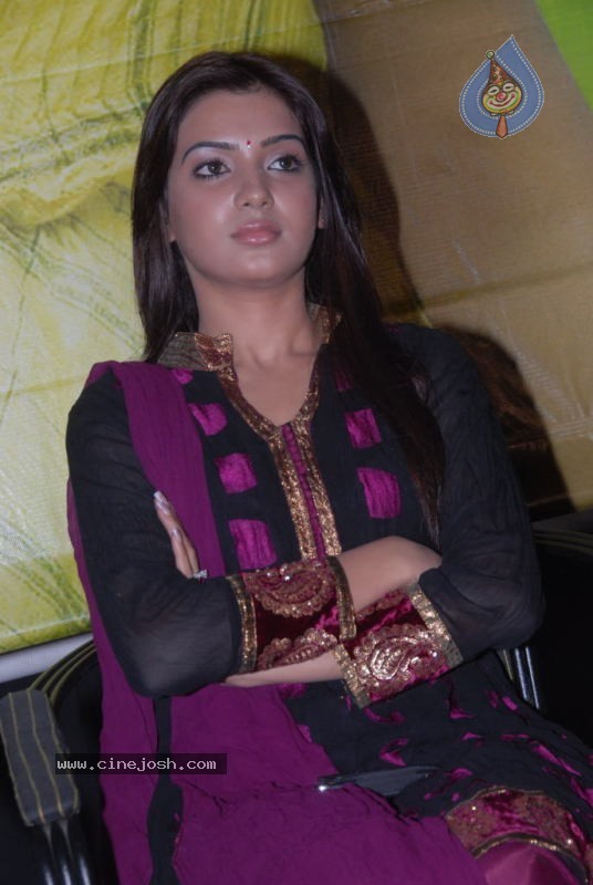 Samantha Stills In Kurralloy Kurrallu Movie - 17 / 44 photos