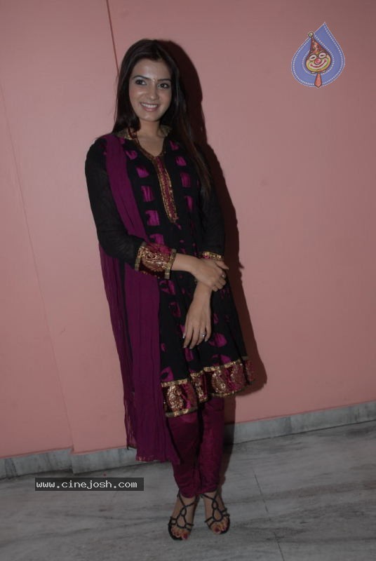 Samantha Stills In Kurralloy Kurrallu Movie - 25 / 44 photos