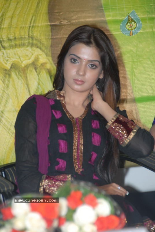 Samantha Stills In Kurralloy Kurrallu Movie - 30 / 44 photos