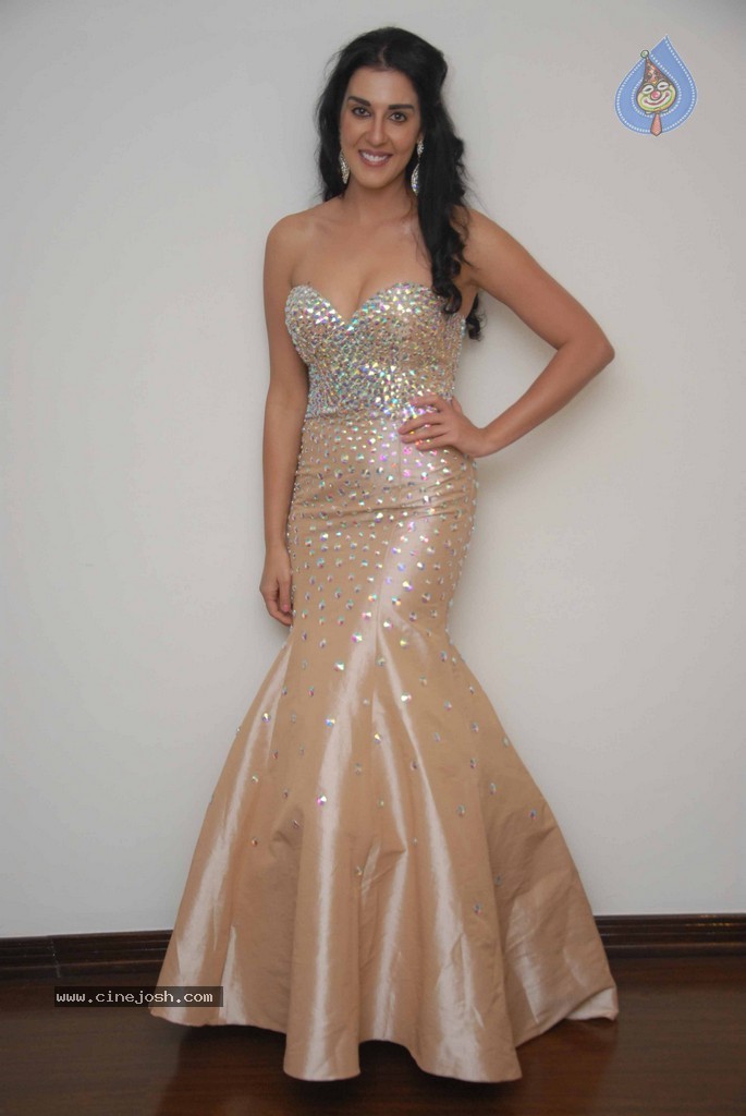 Samira Mohamed Ali Gallery - 7 / 43 photos