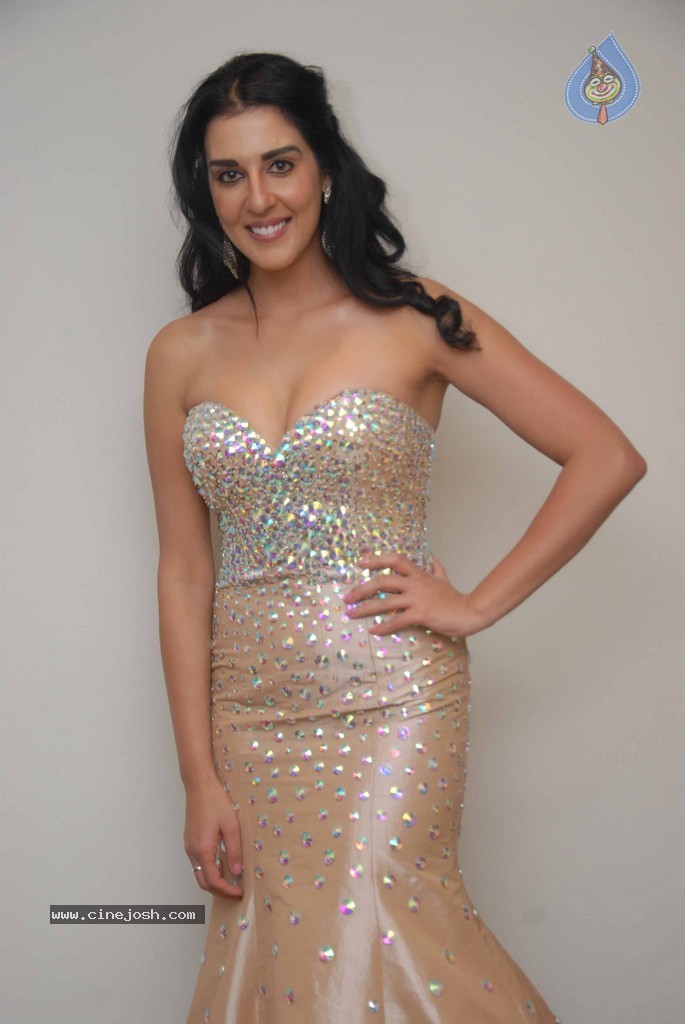 Samira Mohamed Ali Gallery - 16 / 43 photos