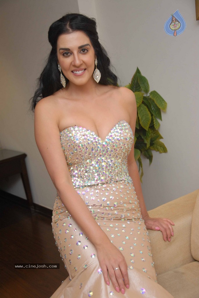 Samira Mohamed Ali Gallery - 18 / 43 photos