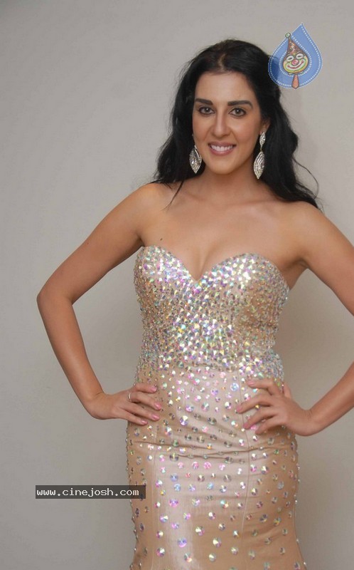 Samira Mohamed Ali Gallery - 21 / 43 photos